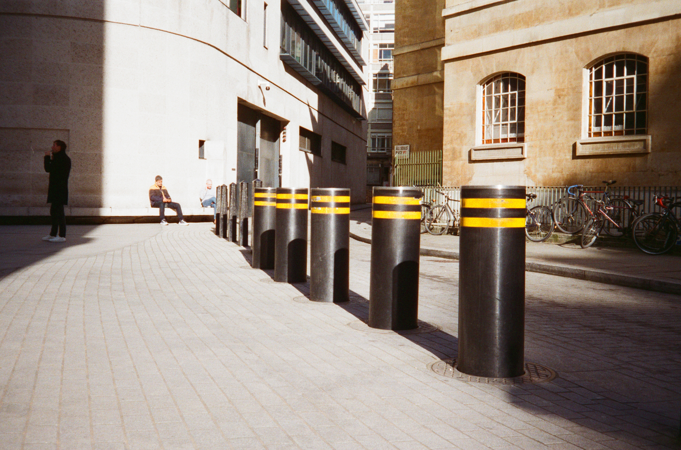Smokers and bollards (Pic: Stephen Dowling)