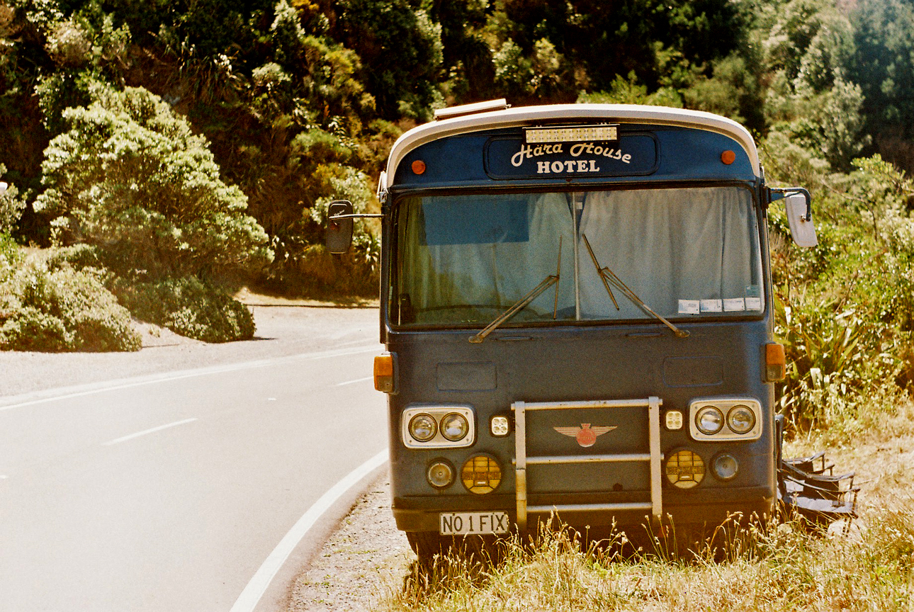 Old bus on New Zealand road (Pic: Stephen Dowling)